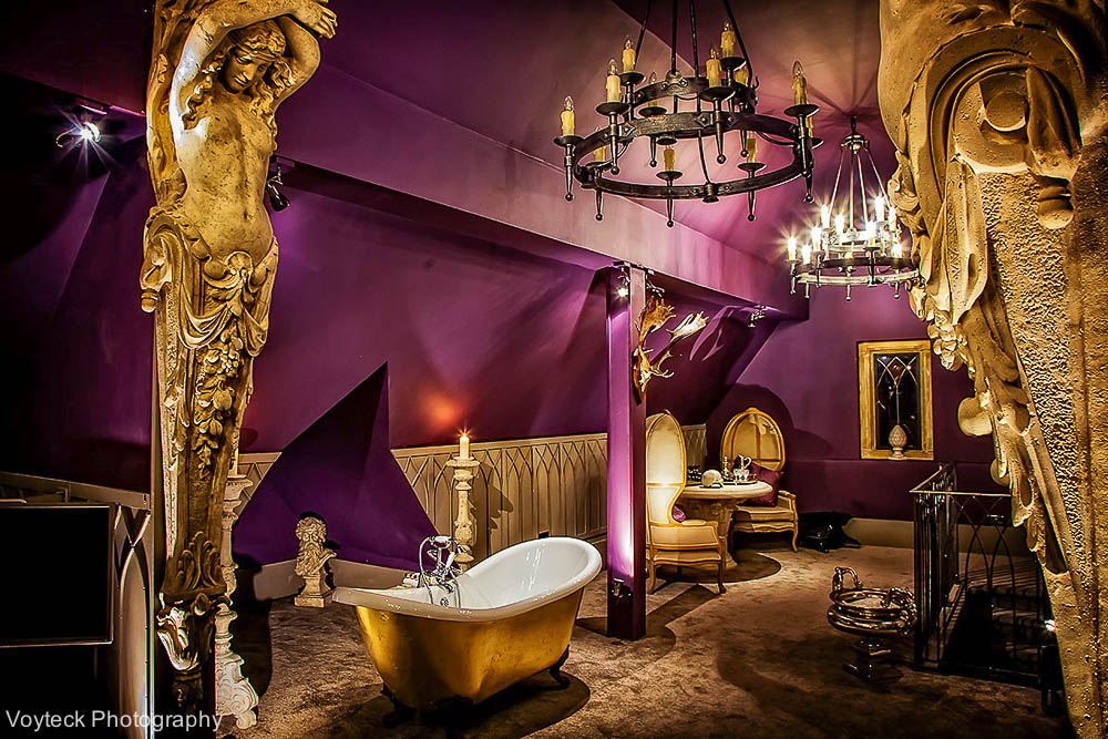 CH-9270, 12527, Armour, East Midlands, Nottinghamshire, Country Houses, Houses - Country, Houses - Manors & Mansions, Gothic, Rolltop Baths, Roll Top Baths, Quirky, Eclectic, Cottages & Country Houses