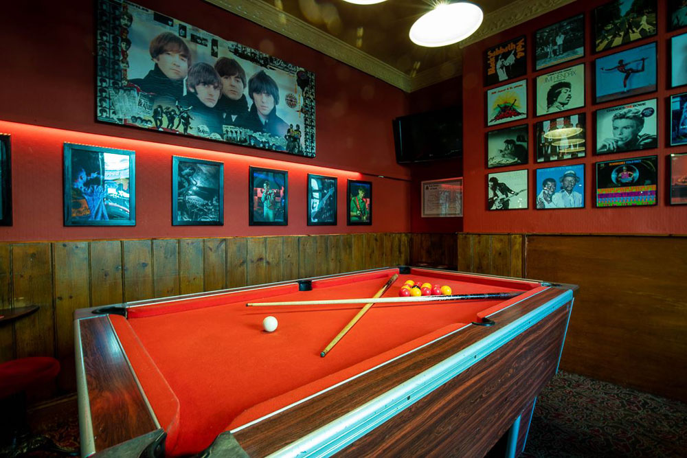 COM-9915, 13085, Amp, Somerset, Pubs
