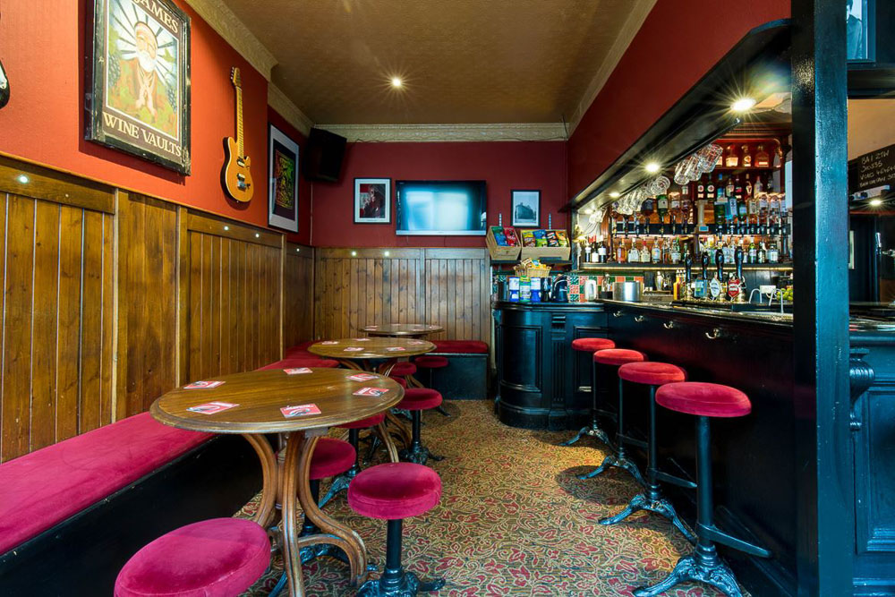 COM-9915, 13085, Amp, Somerset, Pubs