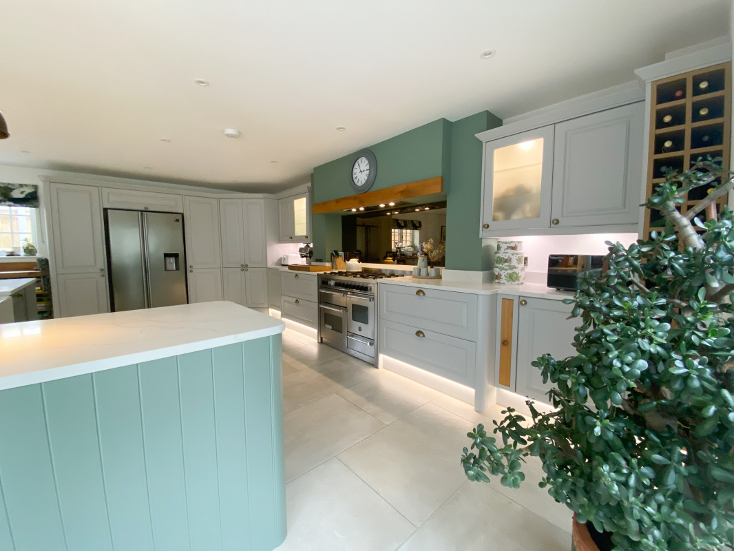 RES-13730, H25253, 16310, Ametrine, Surrey, South East, Family Houses, Houses - Suburban, Kitchens - Country, Modern Houses & Family Houses